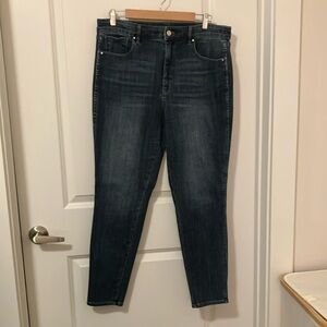 White House black market everyday soft skinny jeans